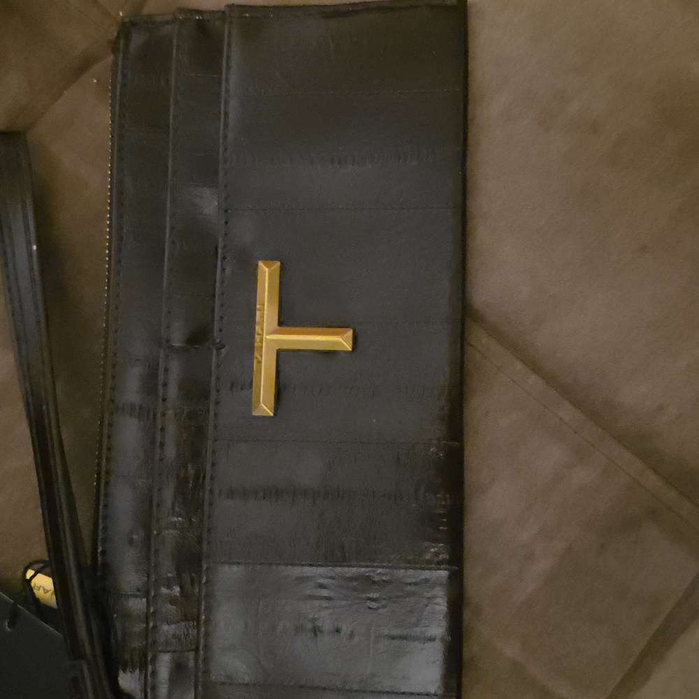 TAHARI Large Leather Brown Card Case New With Tags Wristlet
